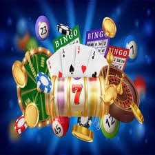 Live Casino dealer — Baccarat ဂိမ်းစားပွဲတွင် ကဒ်ဖြတ်နေသော professional dealer မြင်ကွင်း